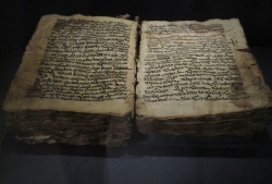 images/6.1272605444.codex-sinaiticus-syriacus-monastery-museum  2.jpg